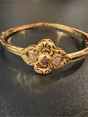 New Elegant Gold Floral Filigree Bangle Bracelet with Crystal Accents